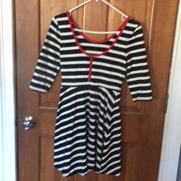 Dress - Picture 2 of 2